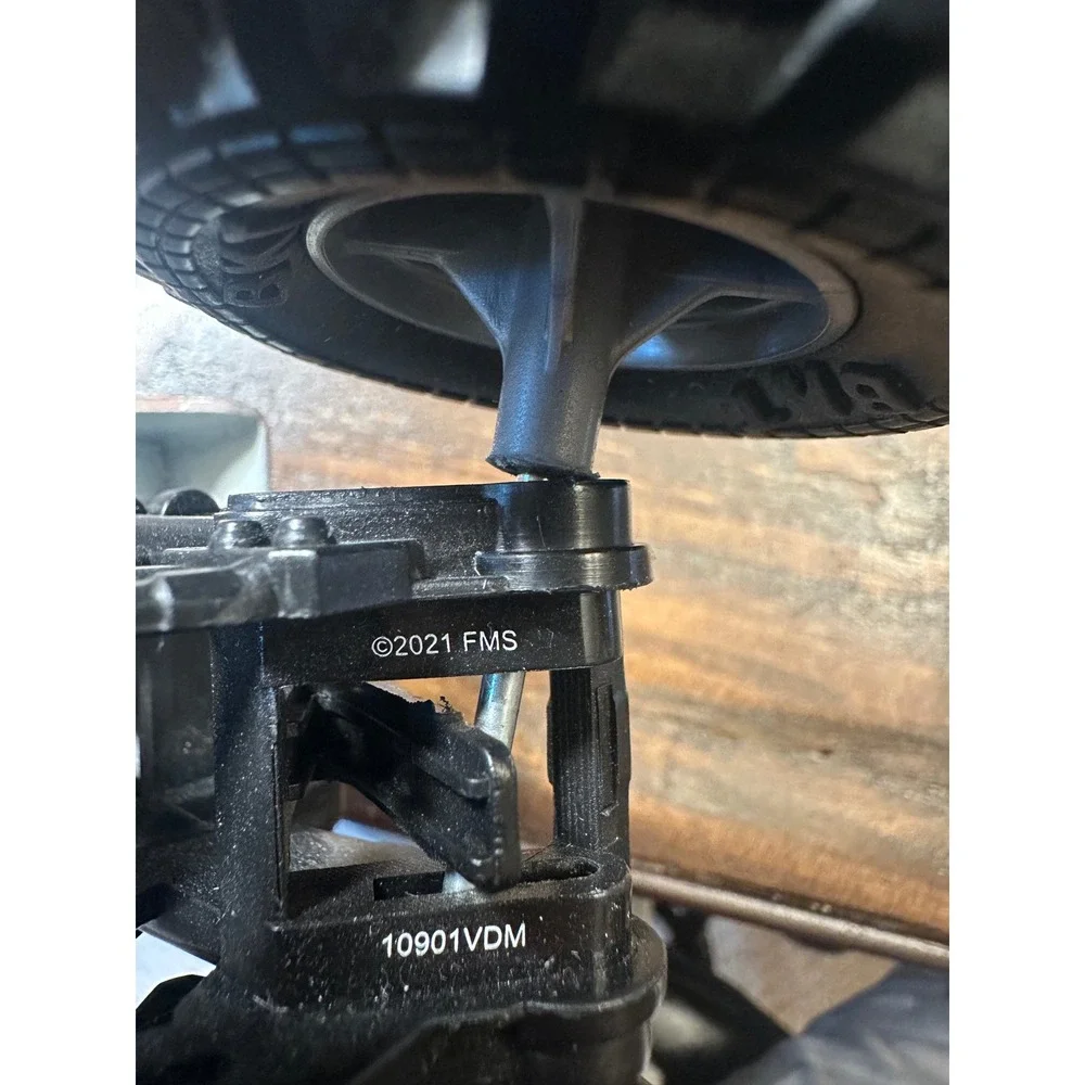 Monster Jam Zombie Monster Truck 1:24 Scale Die-Cast Toy Vehicle 2021 BKT Tires - Picture 10 of 11